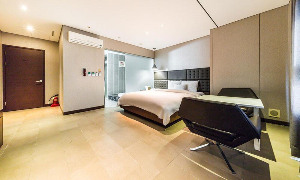 Yeongdeungpo Lifestyle F Hotel Seoul Exterior photo