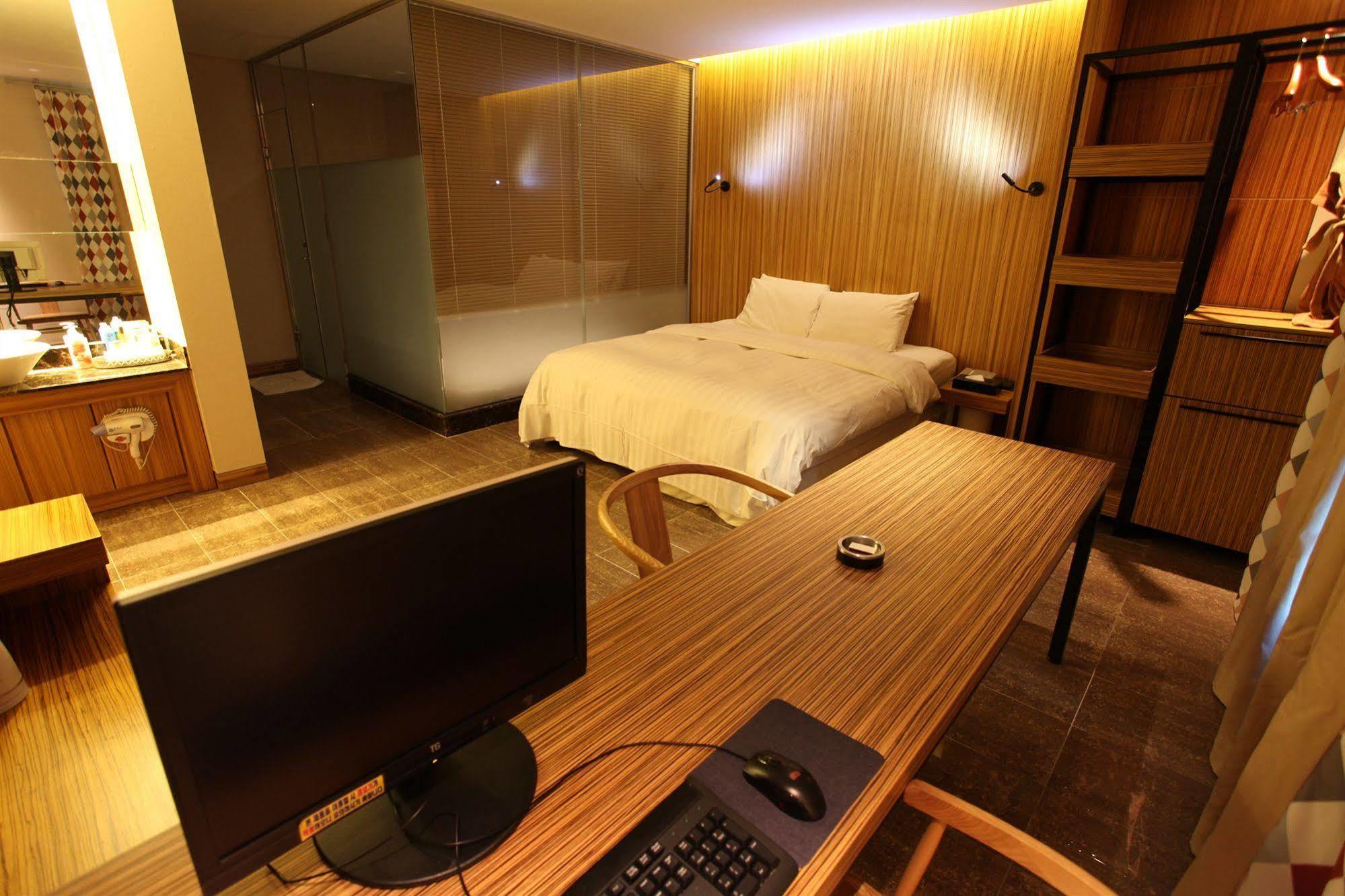 Yeongdeungpo Lifestyle F Hotel Seoul Exterior photo