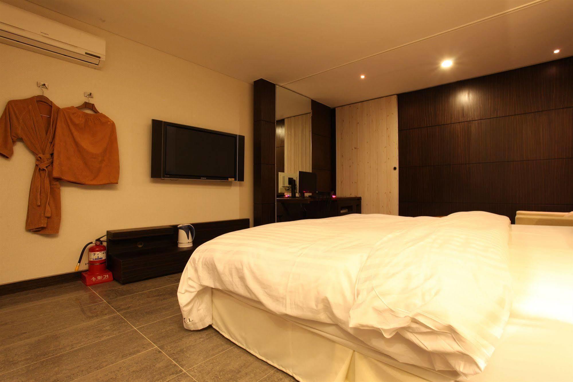 Yeongdeungpo Lifestyle F Hotel Seoul Exterior photo